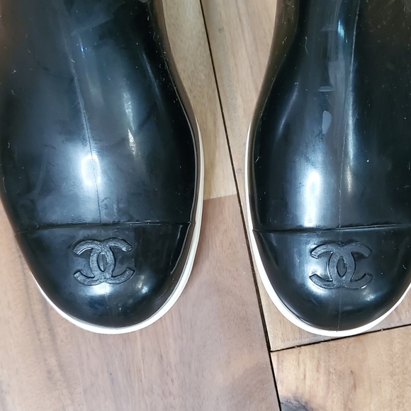 Chanel Rain Boots with Flowers - Picture 11 of 11